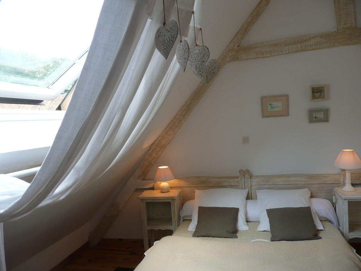 مبيت وإفطار Manoir De Bois En Ardres الغرفة الصورة