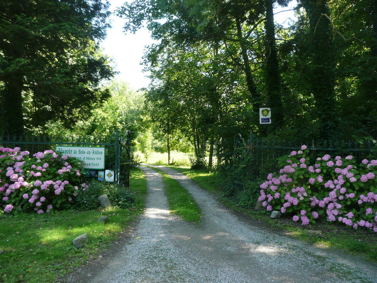 مبيت وإفطار Manoir De Bois En Ardres المظهر الخارجي الصورة